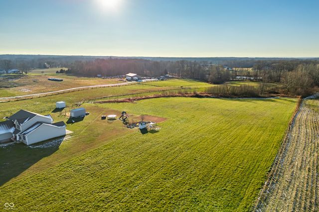 6628 S 125 W, Trafalgar, IN 46181