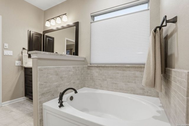 58 Horseshoe Cyn, San Antonio, TX 78258