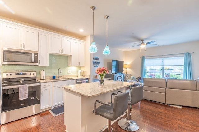 230 Martins Landing 102, North Reading, MA 01864