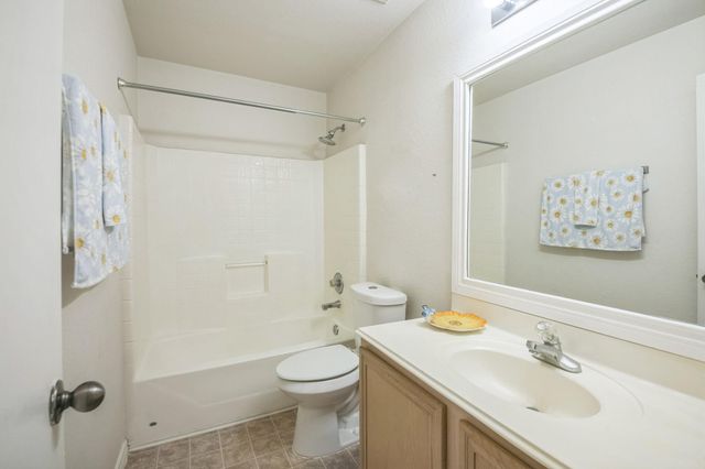 5751 Wandering Creek Drive, Richmond, TX 77469