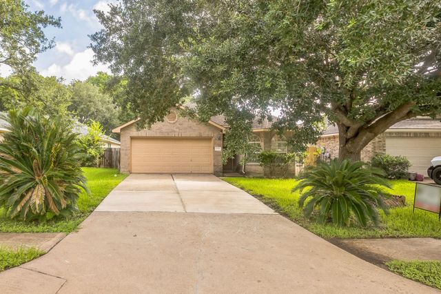 5751 Wandering Creek Drive, Richmond, TX 77469