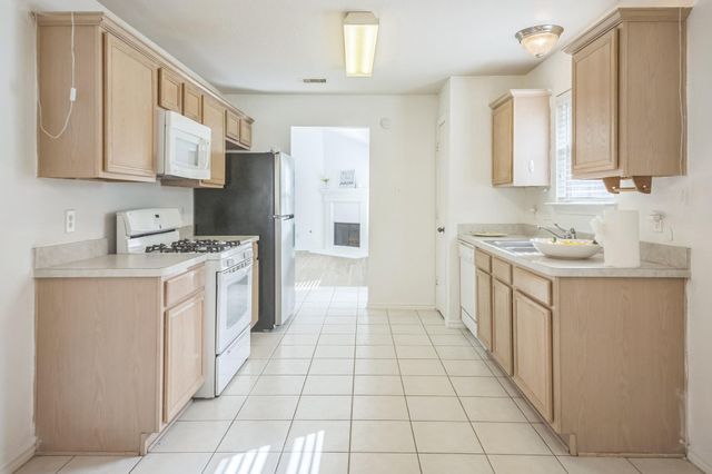 5751 Wandering Creek Drive, Richmond, TX 77469