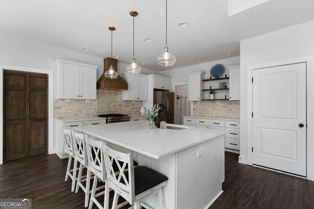 401 Blossom Trail, Acworth, GA 30101