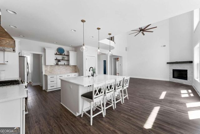 401 Blossom Trail, Acworth, GA 30101