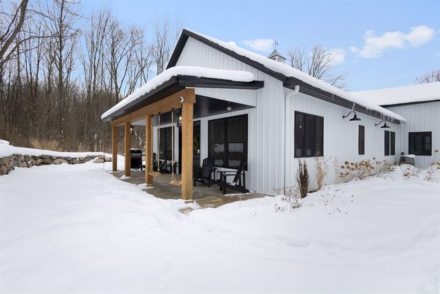 23549 Forest Shores Drive, Cassopolis, MI 49031