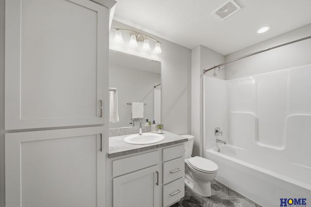 8200 Ventura Place, Lincoln, NE 68505