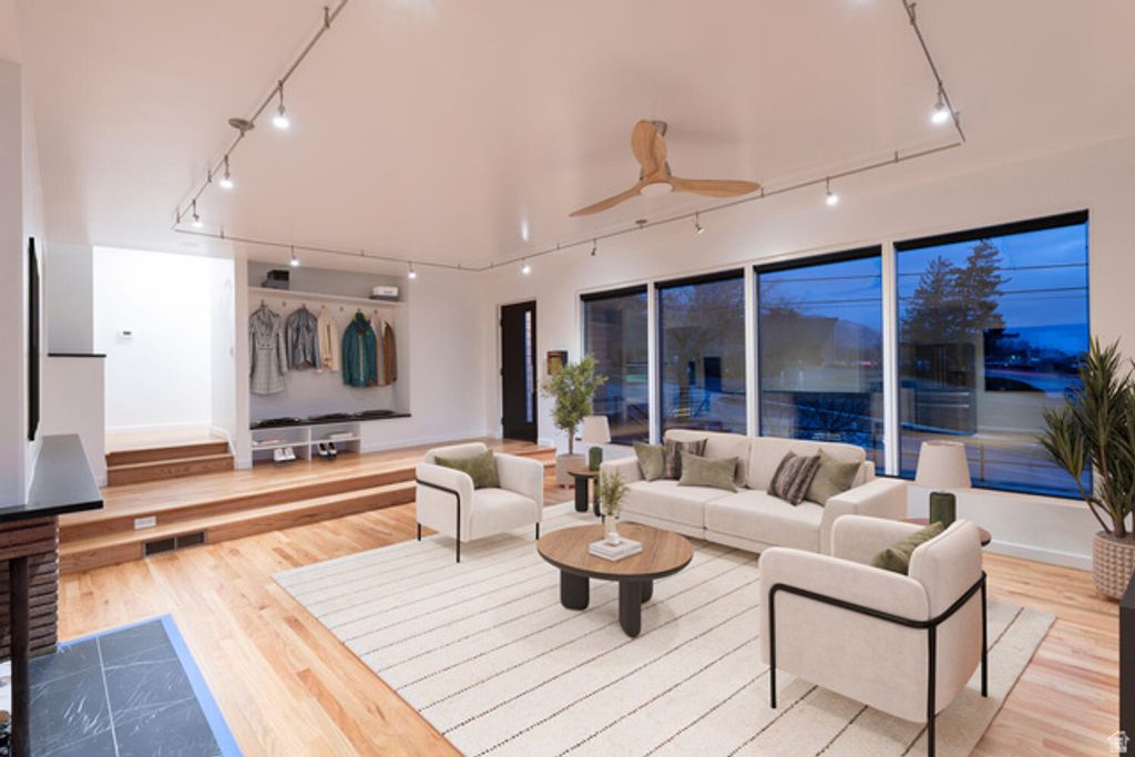 Image 4 of property listing at 2665 E 2100 S, Salt Lake City, UT 84109