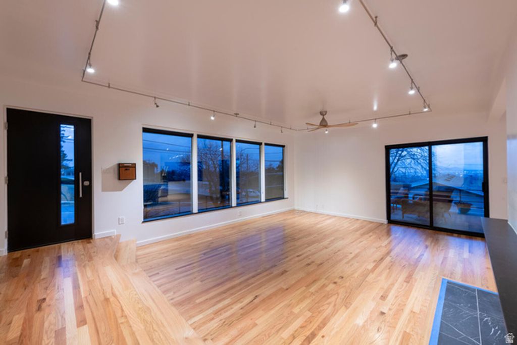 Image 9 of property listing at 2665 E 2100 S, Salt Lake City, UT 84109