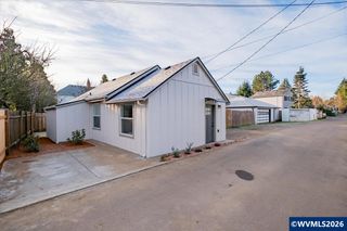 1111 1/2 2nd St, Salem, OR 97304