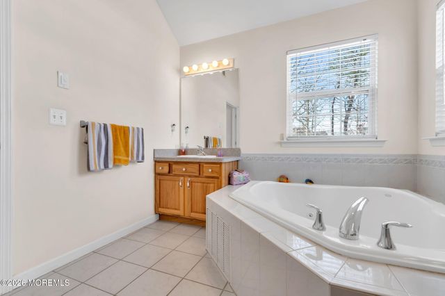 15 Tradewinds Avenue, Barnegat, NJ 08005