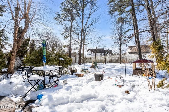 15 Tradewinds Avenue, Barnegat, NJ 08005