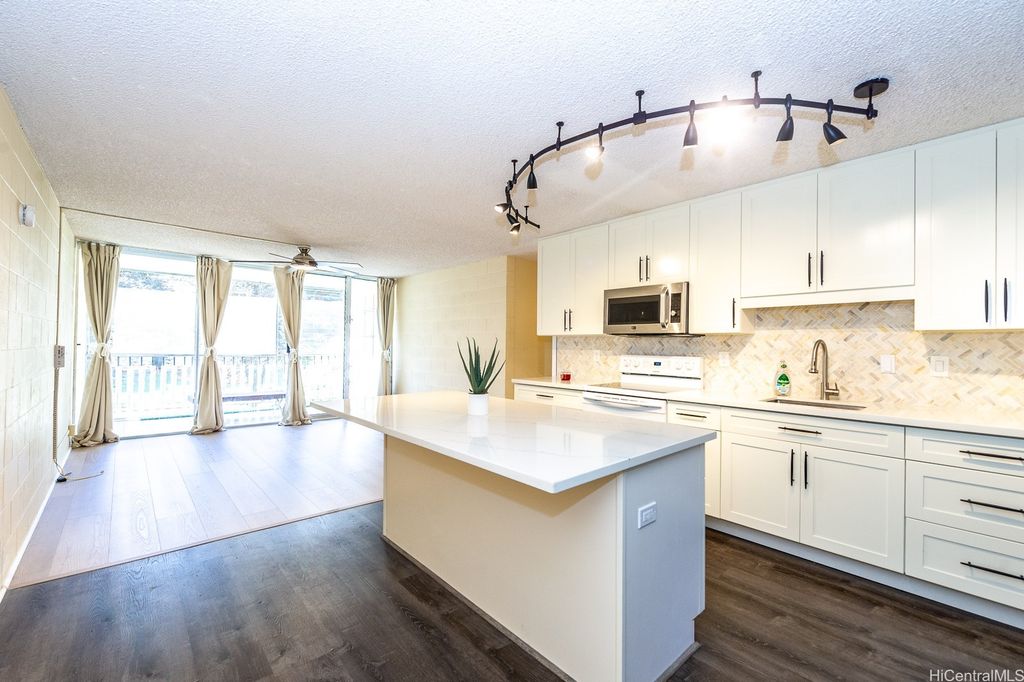 95-273 Waikalani Drive D402, Mililani, HI 96789