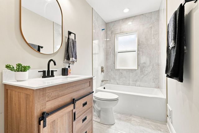 8550 S Jeffery Boulevard, Chicago, IL 60617