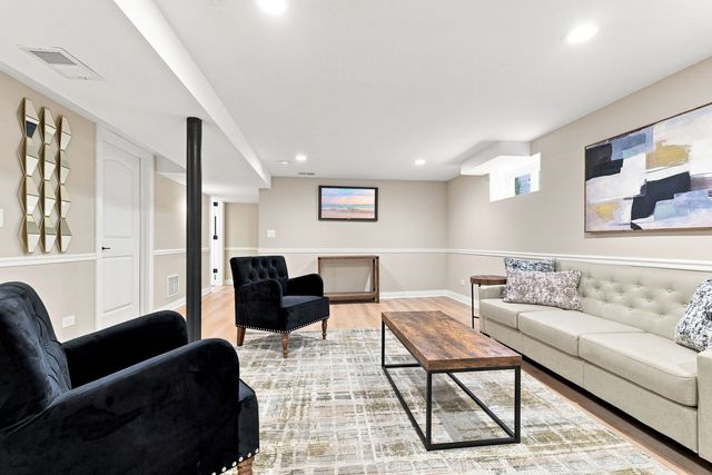 8550 S Jeffery Boulevard, Chicago, IL 60617