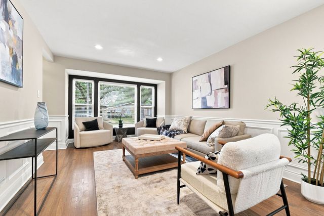8550 S Jeffery Boulevard, Chicago, IL 60617