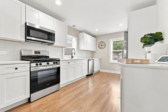 8550 S Jeffery Boulevard, Chicago, IL 60617