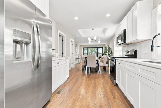 8550 S Jeffery Boulevard, Chicago, IL 60617