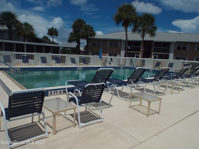 915 Sonesta Avenue NE 202, Palm Bay, FL 32905