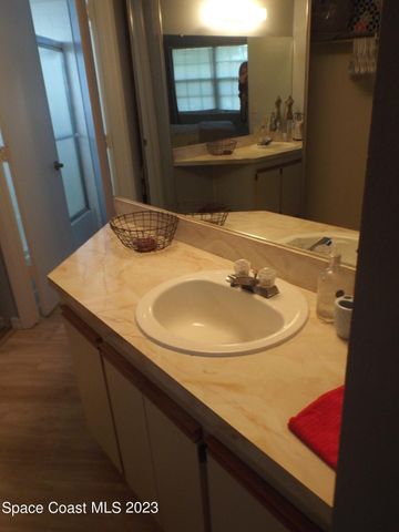 915 Sonesta Avenue NE 202, Palm Bay, FL 32905