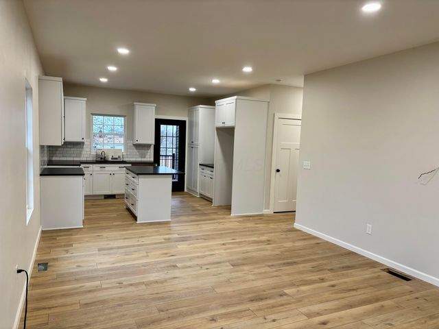 14 Summit Drive, Fredericktown, OH 43019