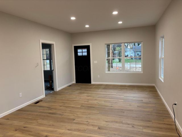 14 Summit Drive, Fredericktown, OH 43019