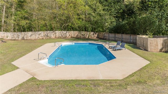 8243 MOSSY OAK Drive, Montgomery, AL 36117