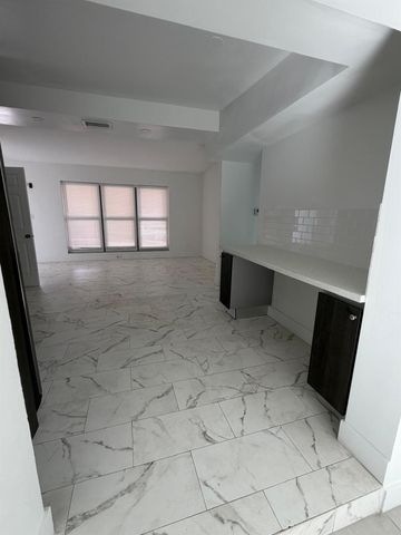 4160 NE 15th Ave, Pompano Beach, FL 33064