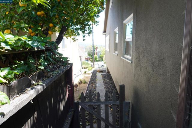 2645 Maxwell, Oakland, CA 94619