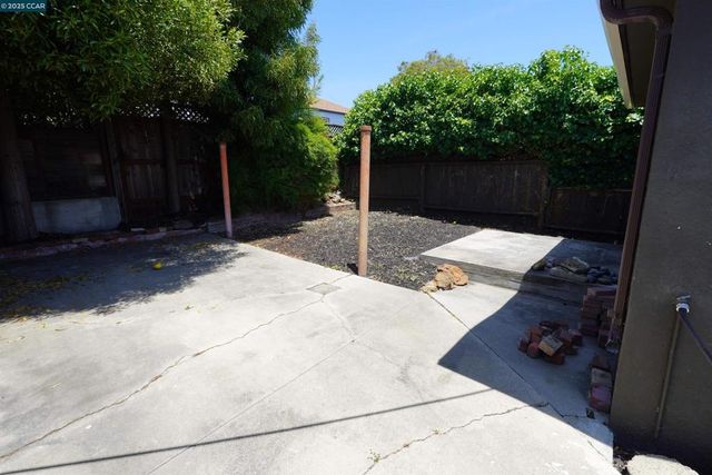 2645 Maxwell, Oakland, CA 94619