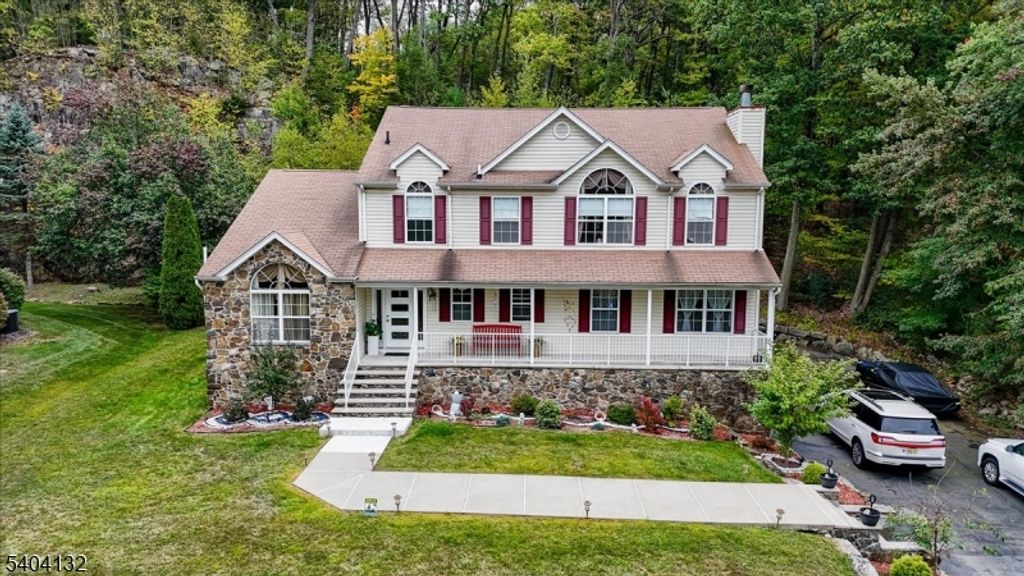 22 Cherbourg Dr, West Milford Twp., NJ 07480 — photo 2