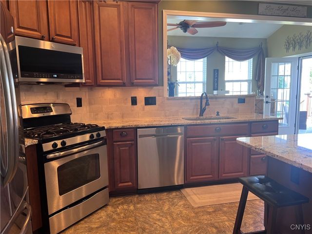 8723 Pizzuto Drive, Cicero, NY 13039