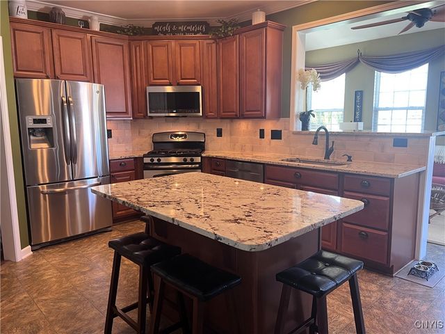 8723 Pizzuto Drive, Cicero, NY 13039