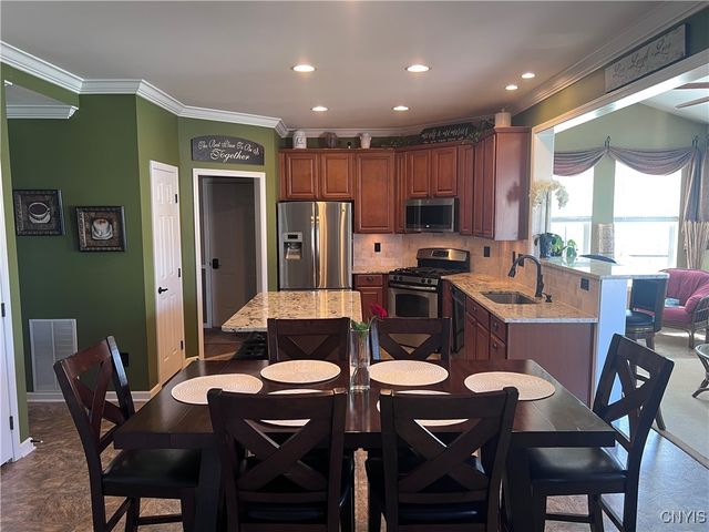 8723 Pizzuto Drive, Cicero, NY 13039
