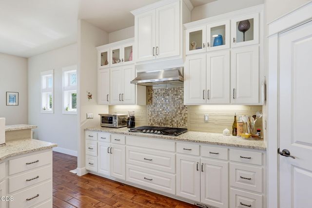 4002 Crystal Springs Drive, Medford, OR 97504