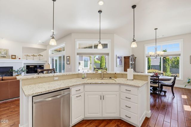 4002 Crystal Springs Drive, Medford, OR 97504
