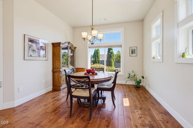 4002 Crystal Springs Drive, Medford, OR 97504