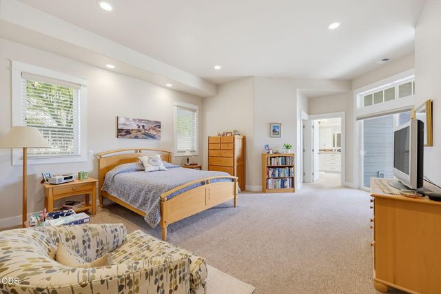 4002 Crystal Springs Drive, Medford, OR 97504