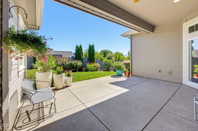 4002 Crystal Springs Drive, Medford, OR 97504