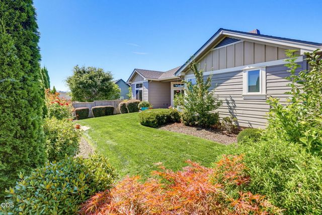 4002 Crystal Springs Drive, Medford, OR 97504