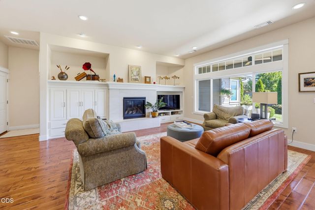 4002 Crystal Springs Drive, Medford, OR 97504