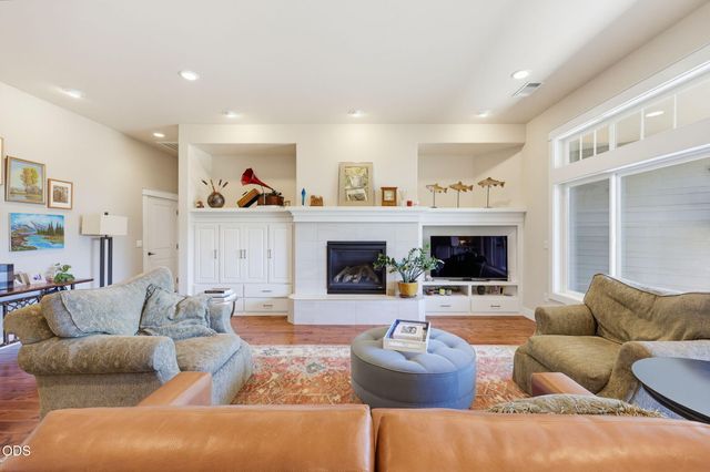 4002 Crystal Springs Drive, Medford, OR 97504