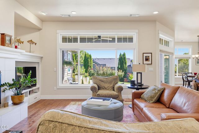 4002 Crystal Springs Drive, Medford, OR 97504