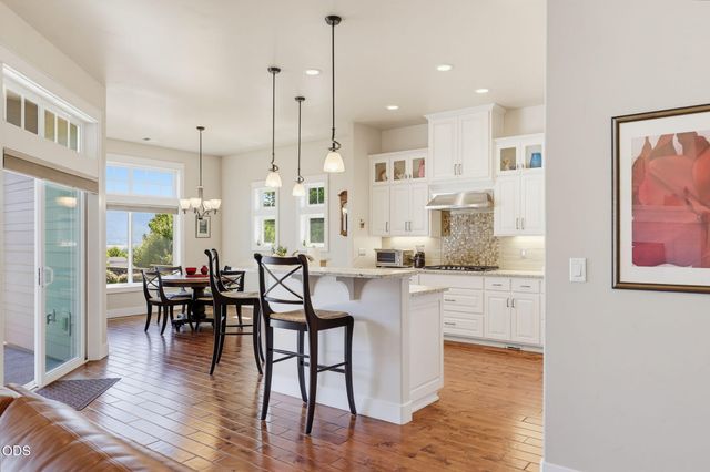 4002 Crystal Springs Drive, Medford, OR 97504