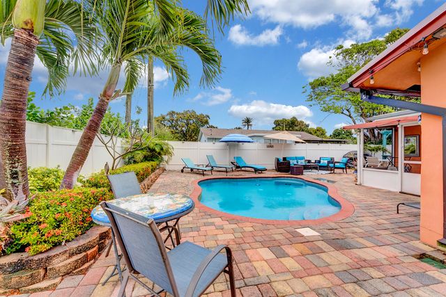 661 Eagle Circle, Delray Beach, FL 33444