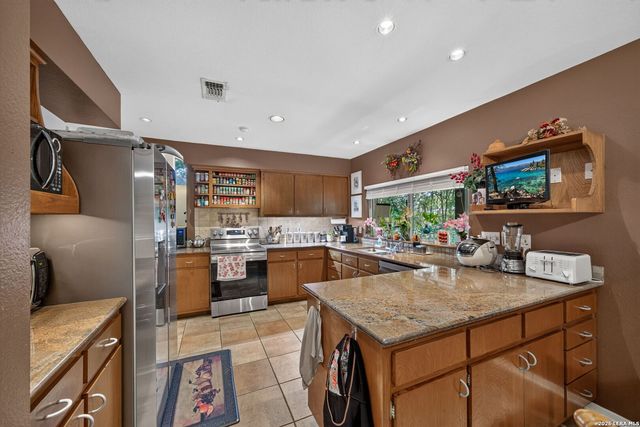 9611 AZALEA CIR, Garden Ridge, TX 78266
