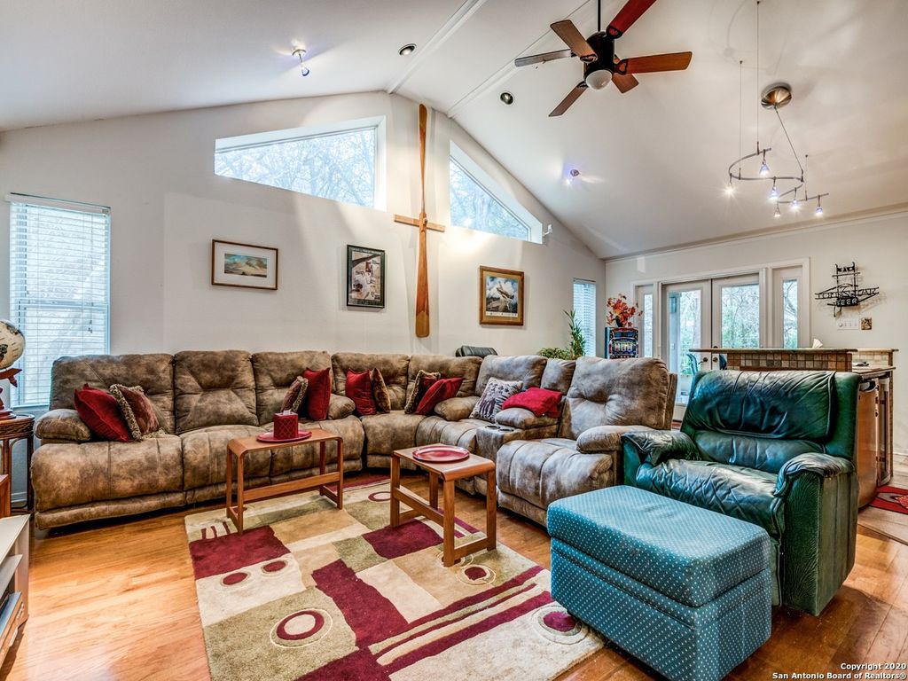 9611 AZALEA CIR, Garden Ridge, TX 78266