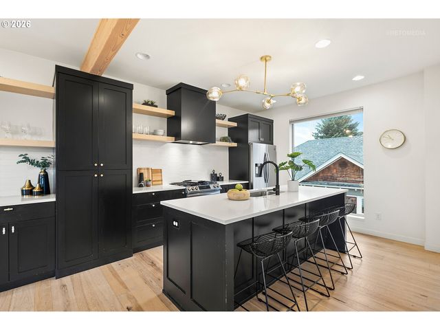 1122 Se TENINO St, Portland, OR 97202