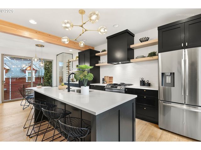 1122 Se TENINO St, Portland, OR 97202