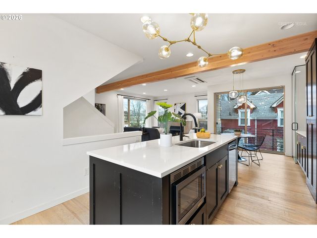 1122 Se TENINO St, Portland, OR 97202