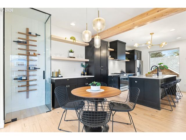 1122 Se TENINO St, Portland, OR 97202